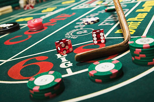 Lightning Baccarat table with live multiplier indicators